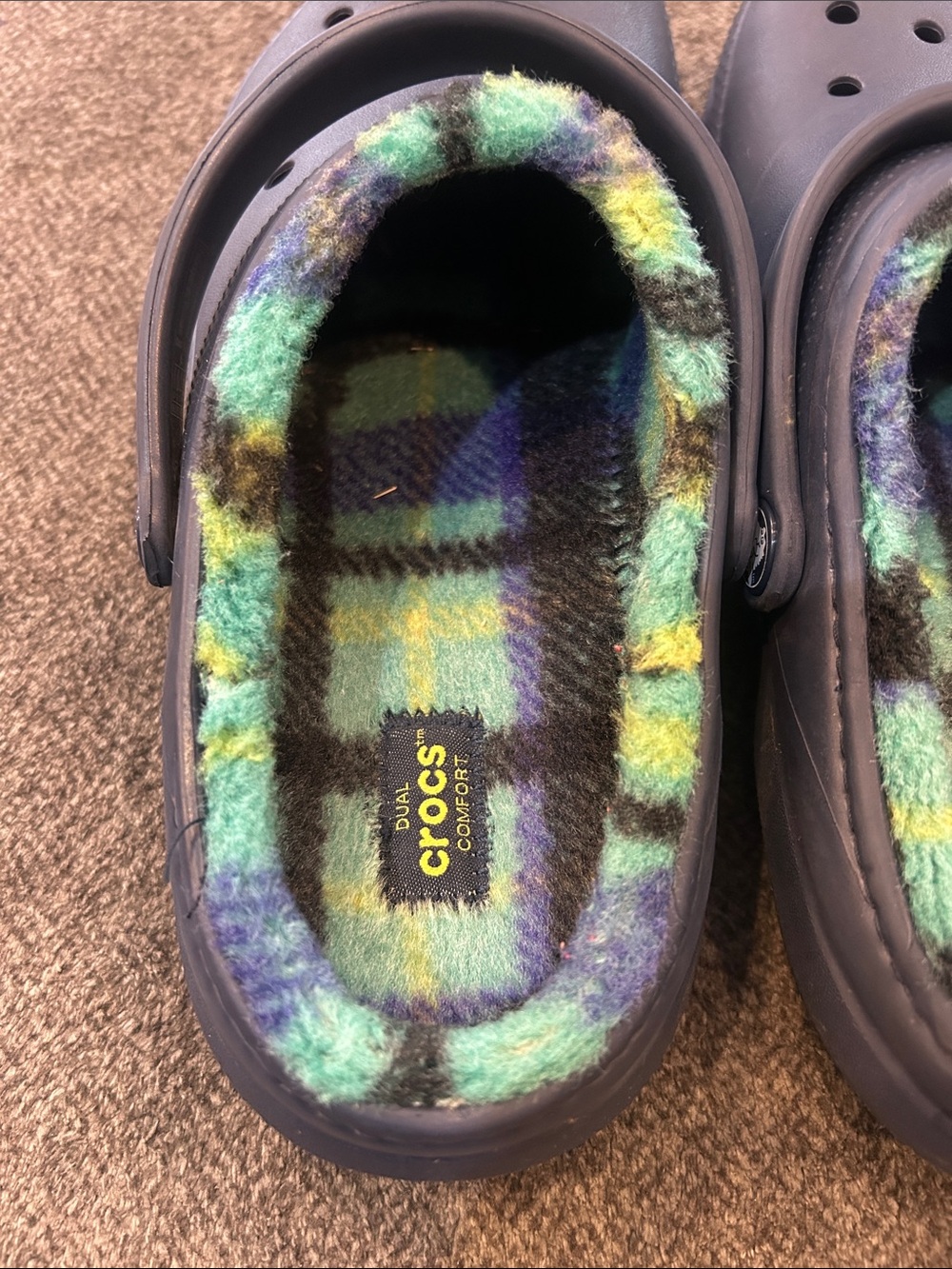 CROCS Kids Navy Clog with Multicolor Fuzzy Lining big kids 6 - Picture 3 of 5